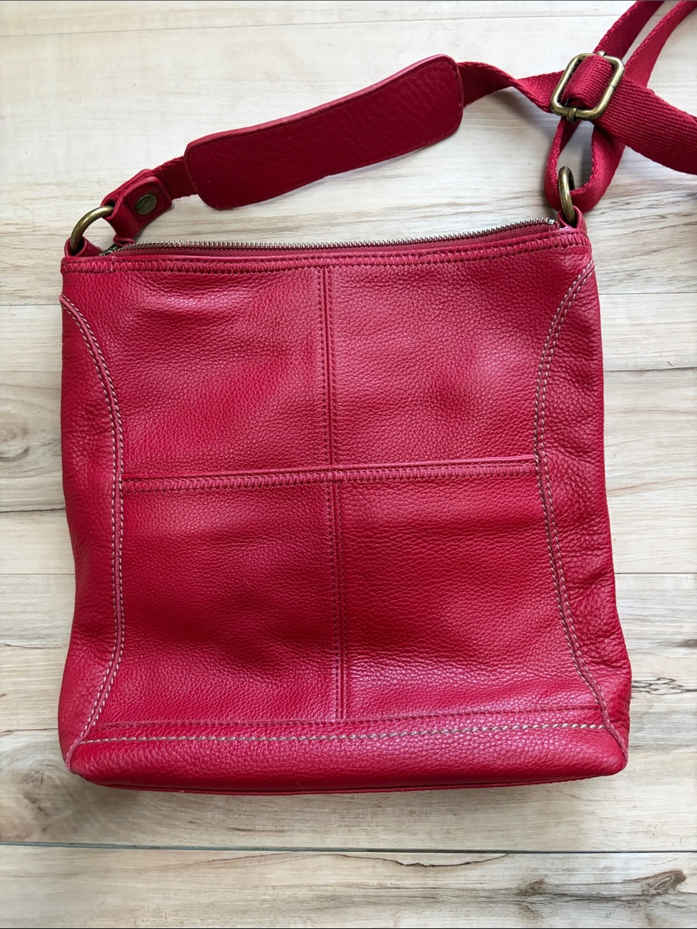 The Sak Red Leather Crossbody Bag with Adjustable Strap - Picture 4 of 9